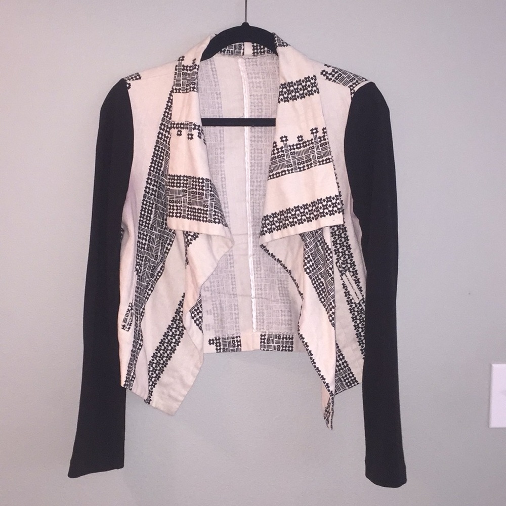 Cream and black patterned top/jacket